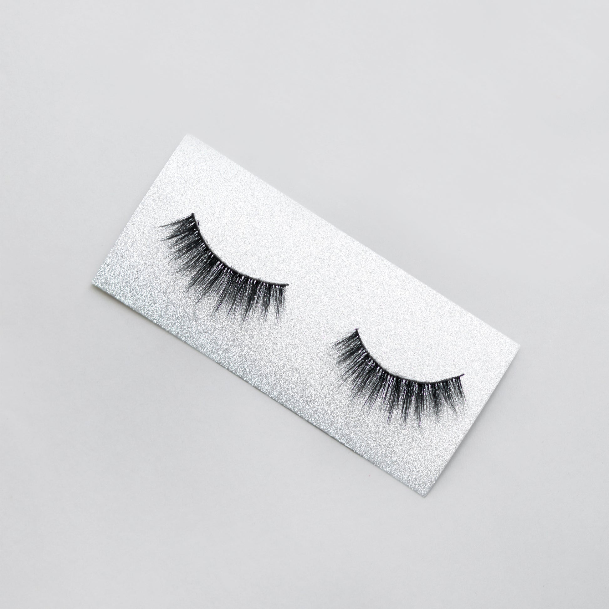 DT6 Faux Mink Eyelashes / 10mm GG NATURAL WORLD